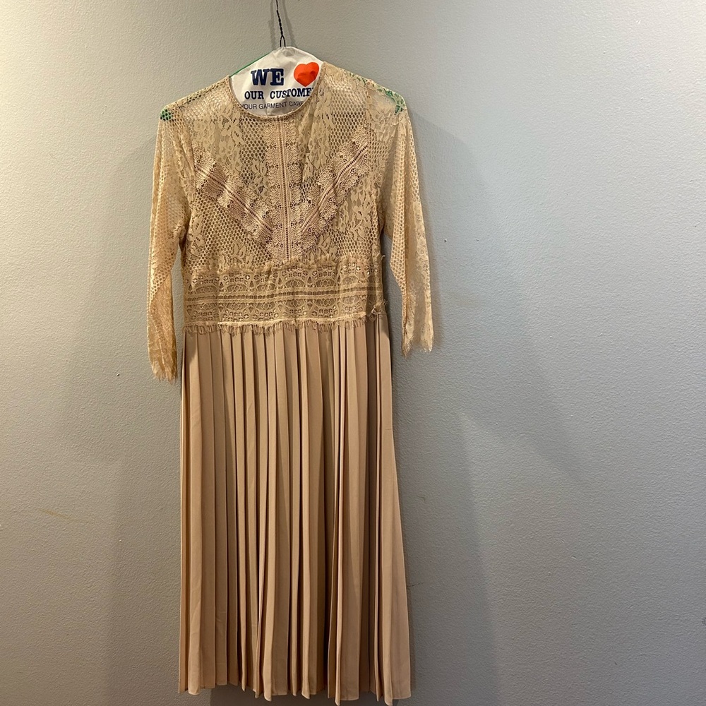 Beautiful cream Zara dress. Perfect to dress up or dress down. Perfect condition
